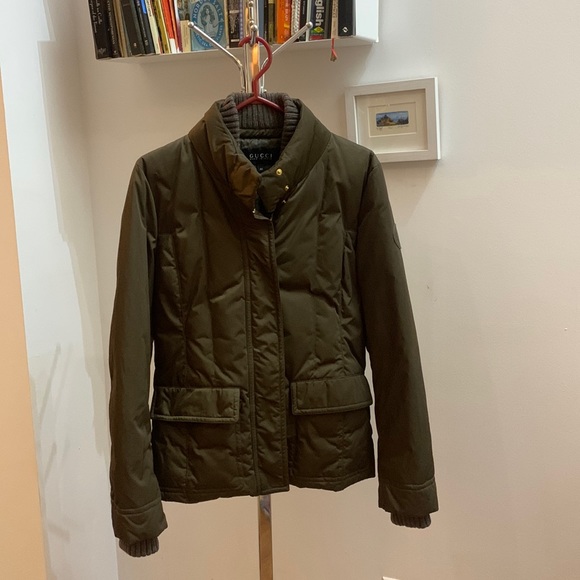 Gorgeous Gucci puffy coat with knit cuffs and collar - Picture 3 of 9